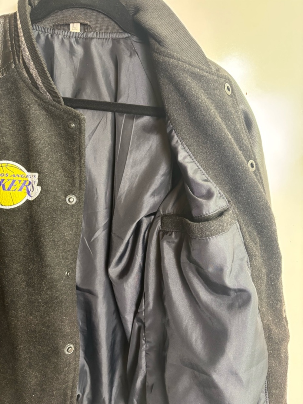 Los Angeles Lakers Varsity Jacket Mens Large Black Faux Leather Sleeves NBA Fan - Picture 5 of 7
